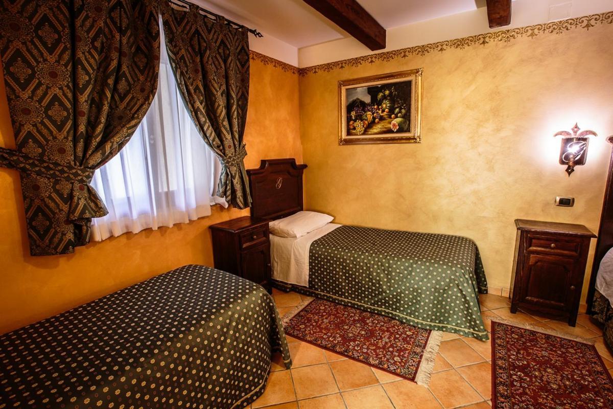 Hotel Guerrinuccio チェラーノ エクステリア 写真